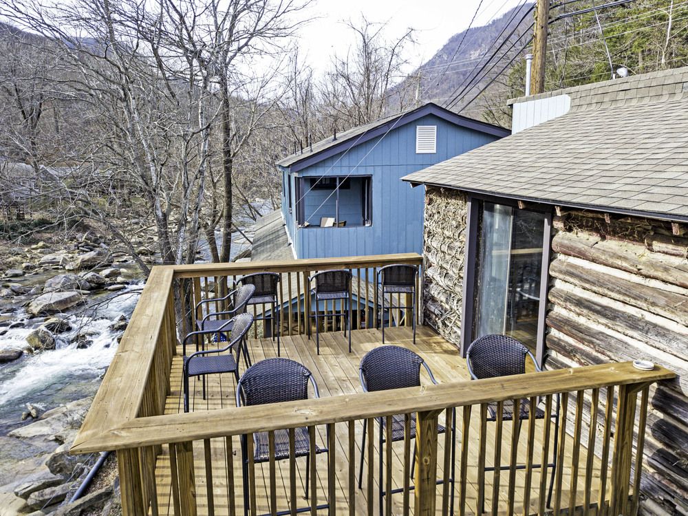 Riverside Lodge at Chimney Rock: 289 Main St, Chimney Rock, NC 28720
